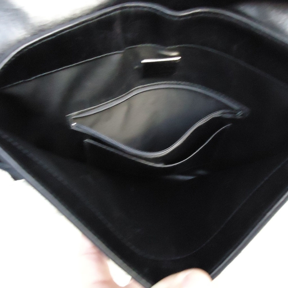 Stuart Weitzman turnlock crossbody  bag. - Picture 3 of 8